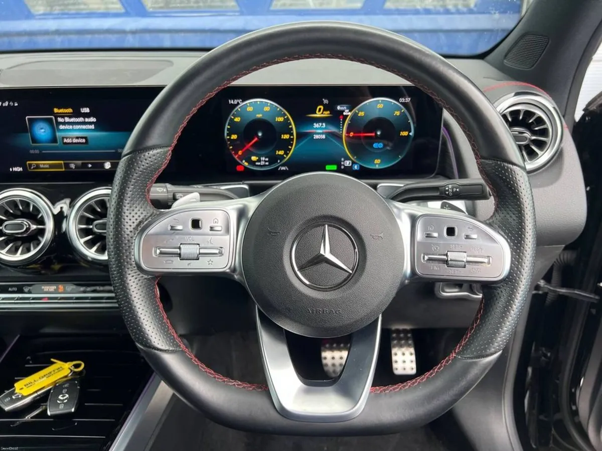 Mercedes-Benz EQB EQB300 4MATIC AMG-LINE PREMIUM 7 - Image 4