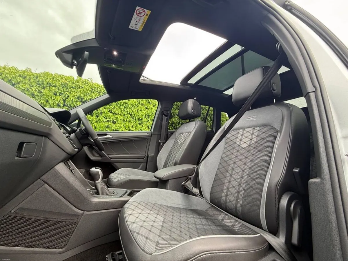 Volkswagen Tiguan R-LINE BLACK EDITION 1.4 eTSI HY - Image 2