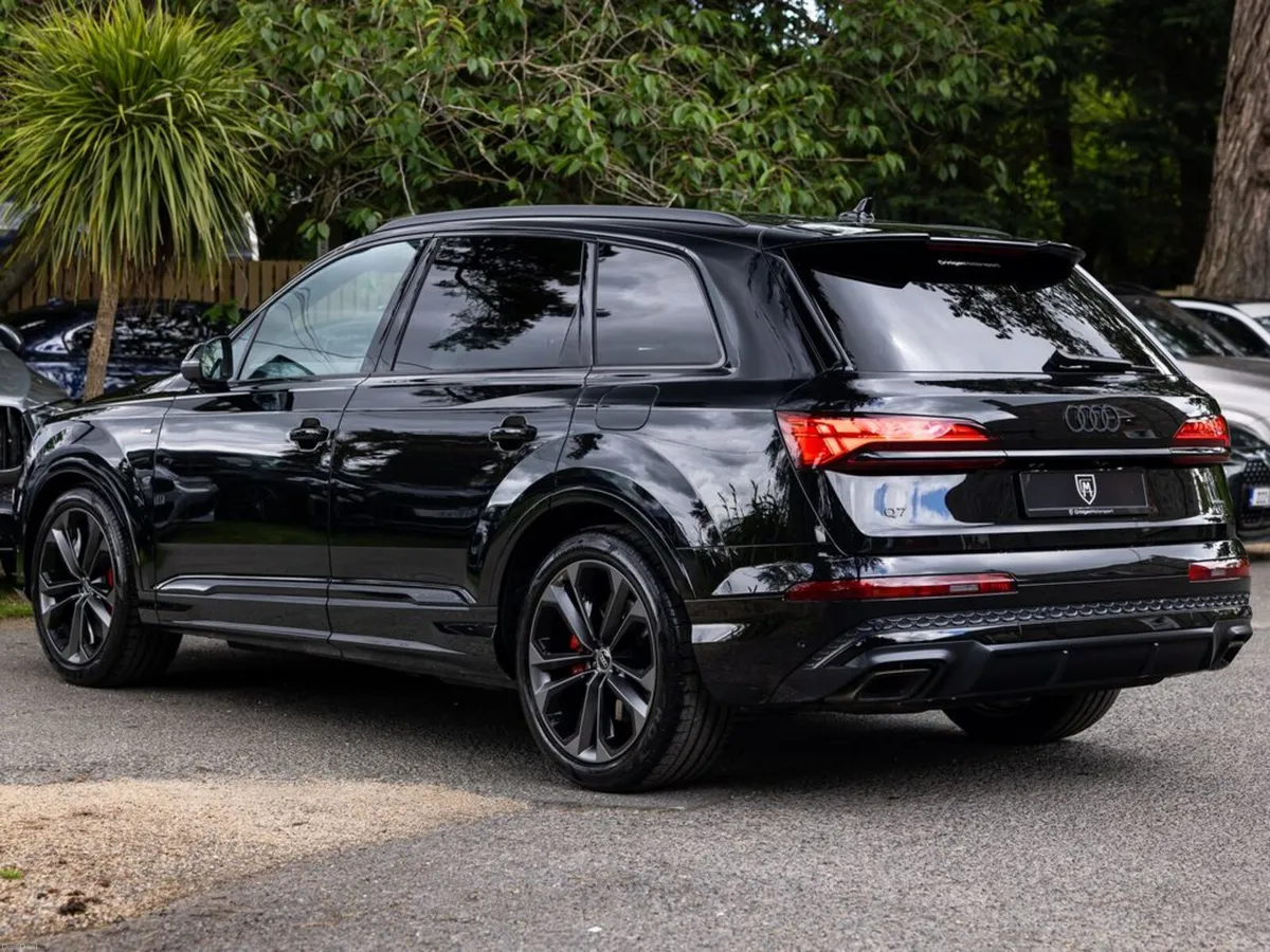 Audi Q7 TFSIe S Line Black Edition - Image 2