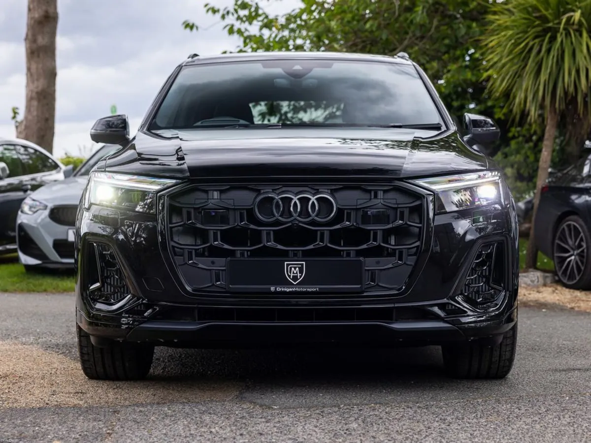 Audi Q7 TFSIe S Line Black Edition - Image 4