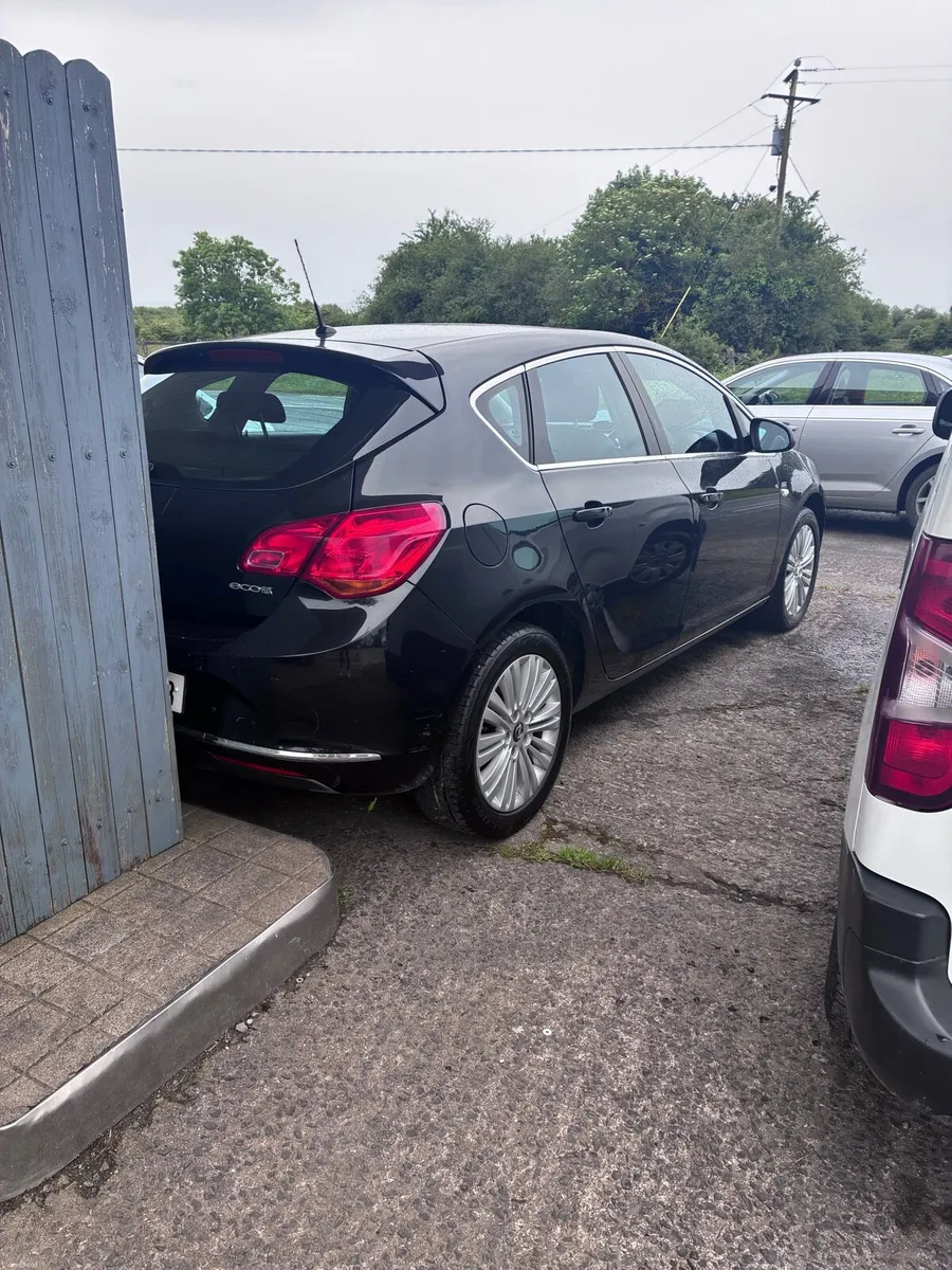 151 Black Opel Astra - Image 3