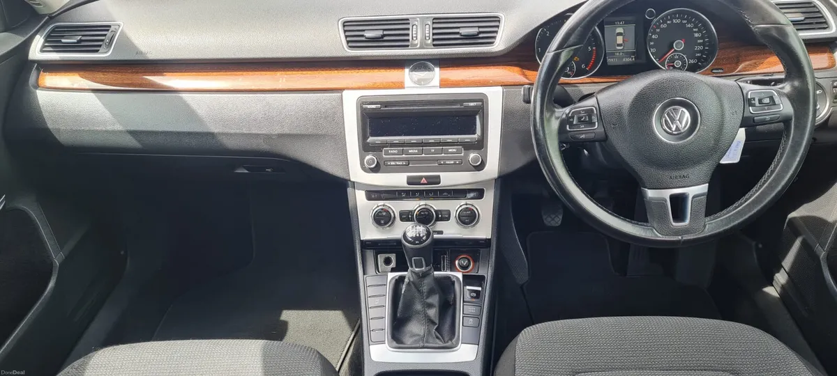 2013 Volkswagen Passat - Image 5