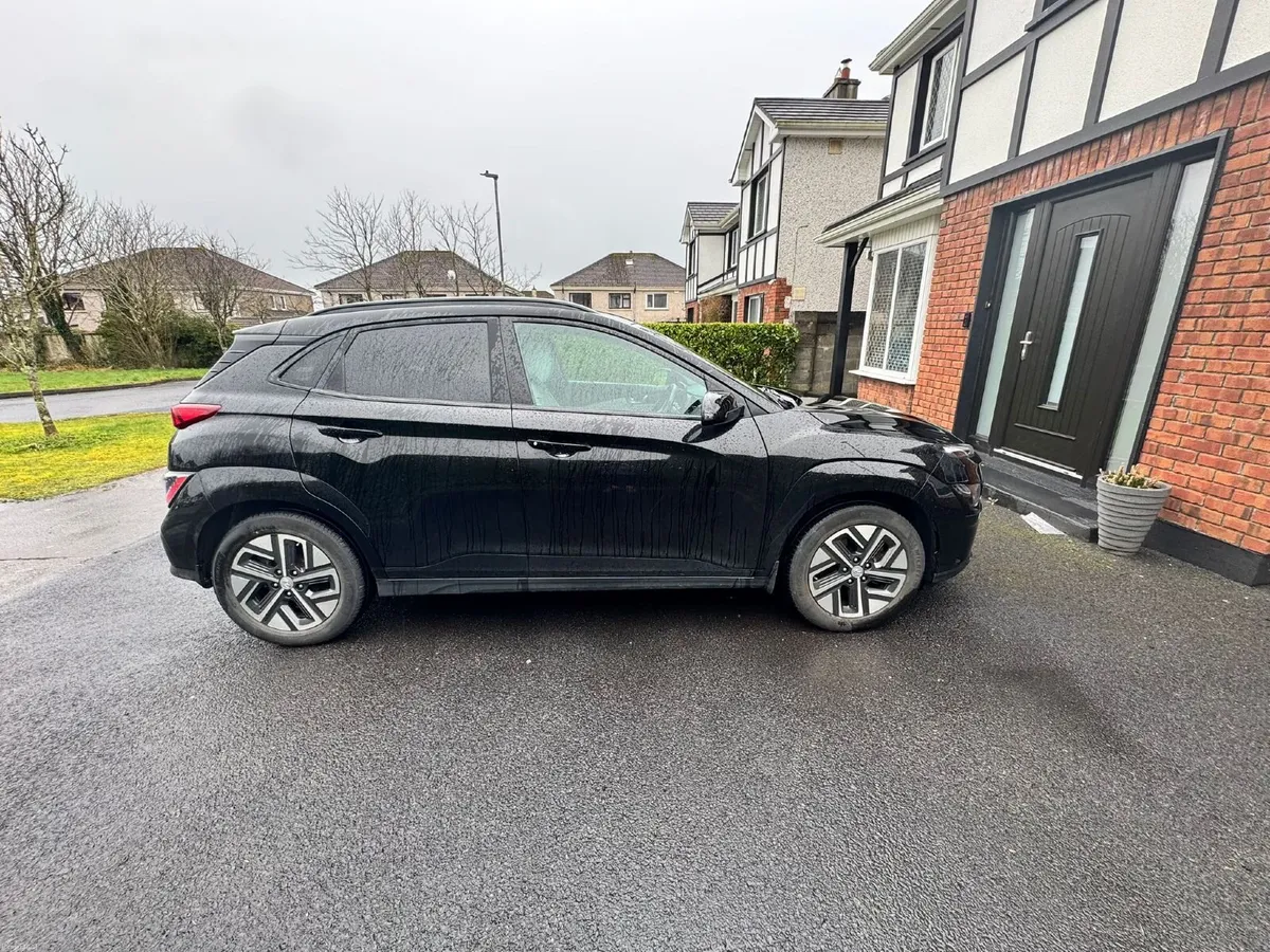 Hyundai KONA 2022 Premium 64 kWh - Image 2