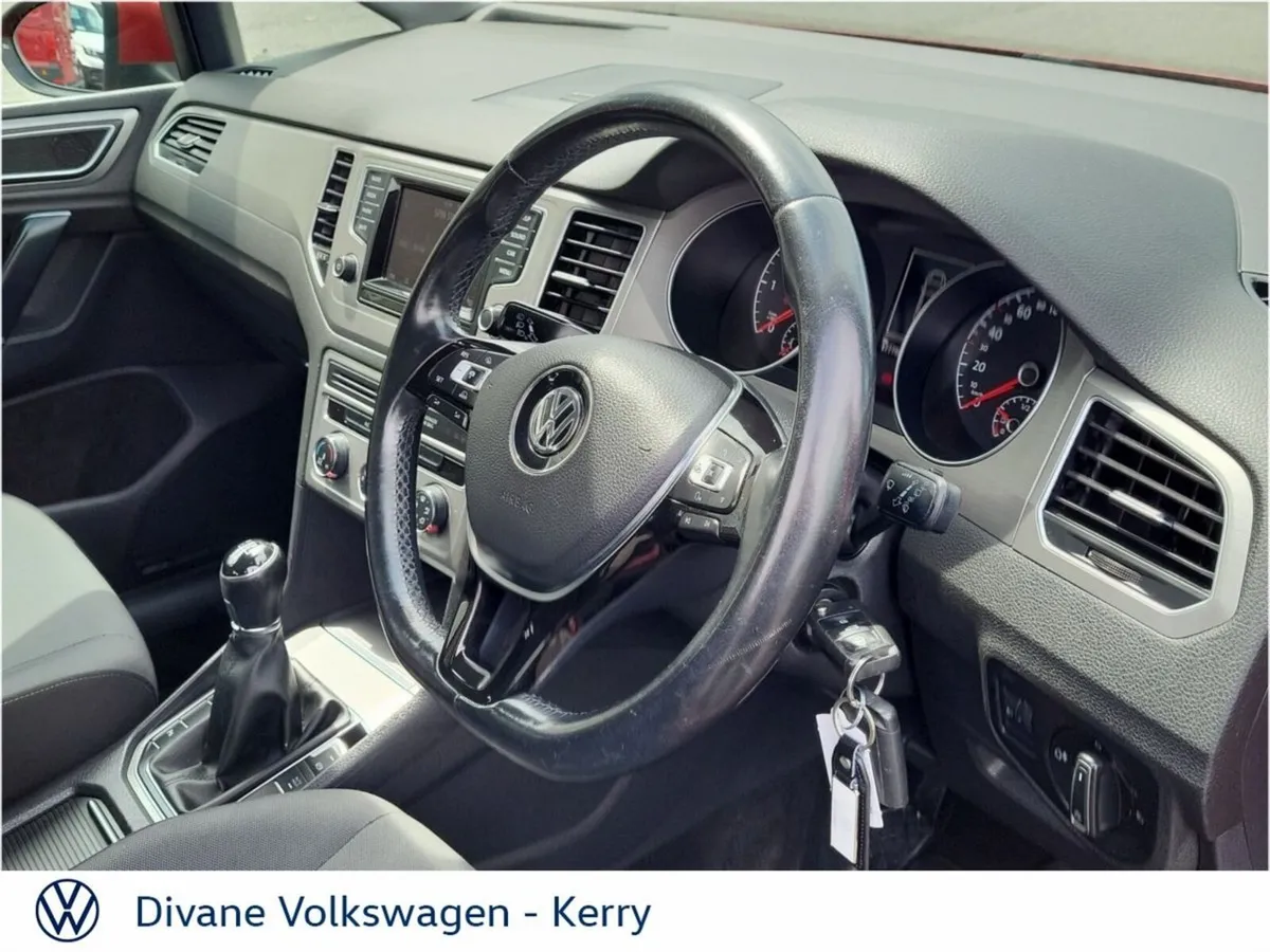 Volkswagen Golf COMFORTLINE 1.6 TDI 110 BHP - Image 4
