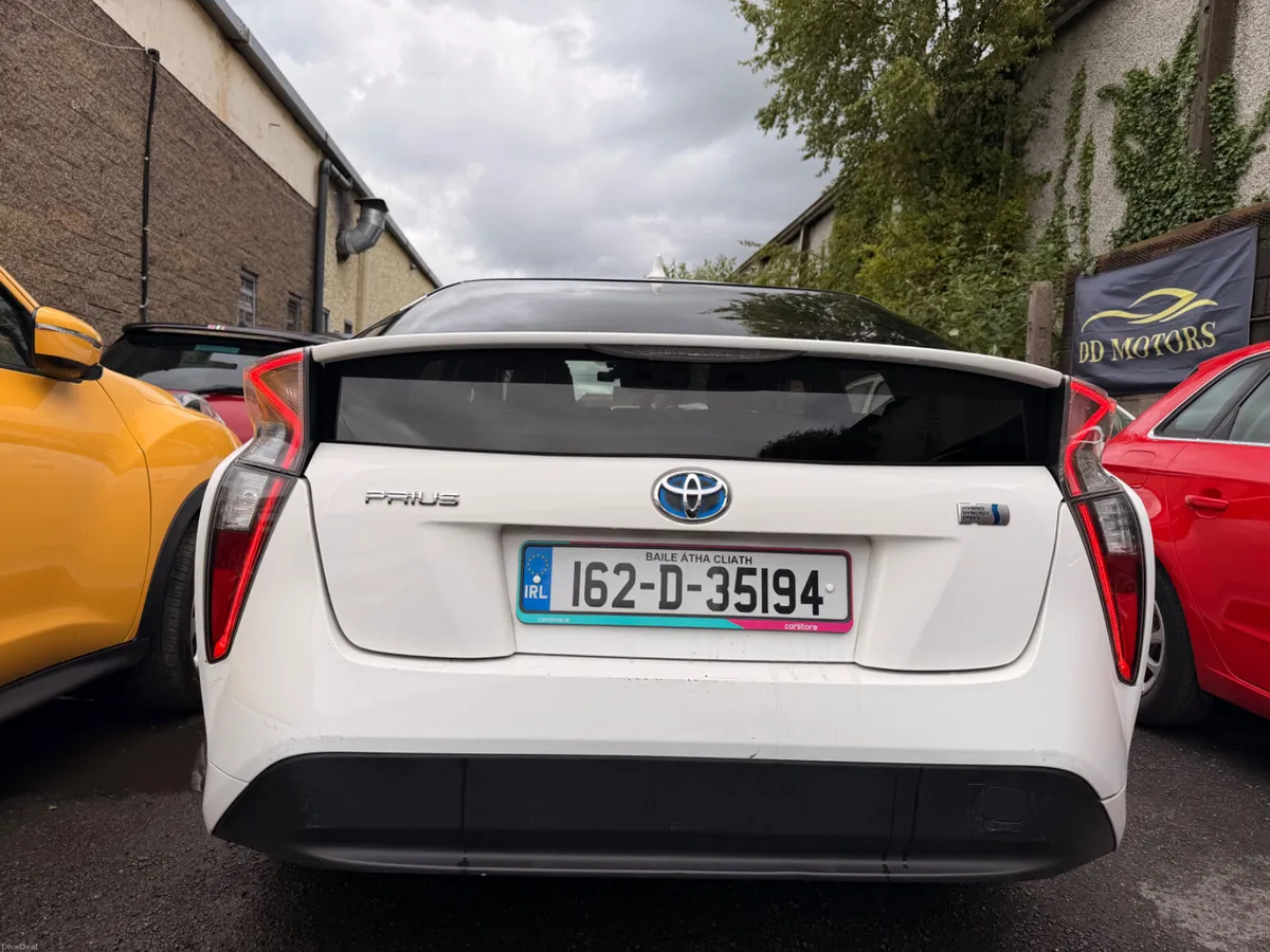 Toyota Prius 2016 with warranty - Image 3