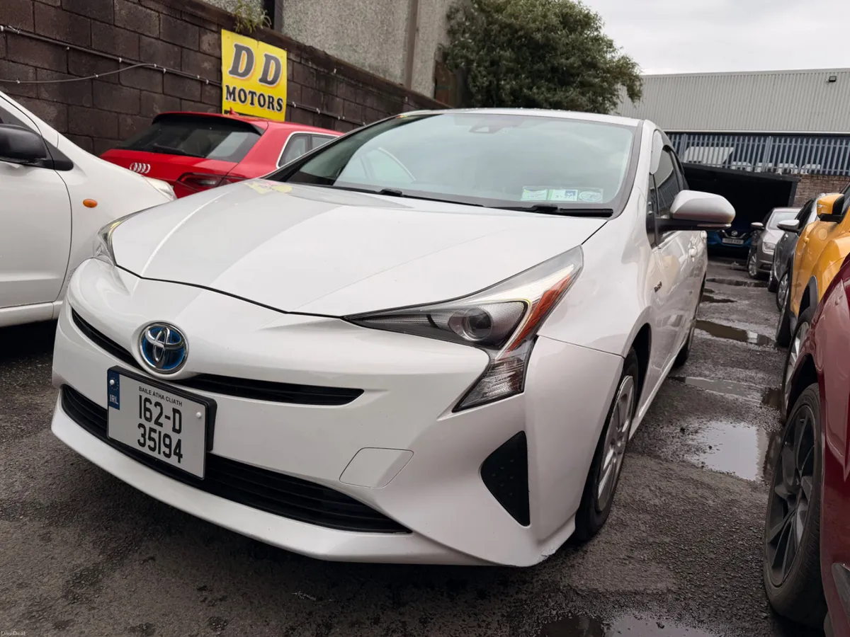 Toyota Prius 2016 with warranty - Image 2