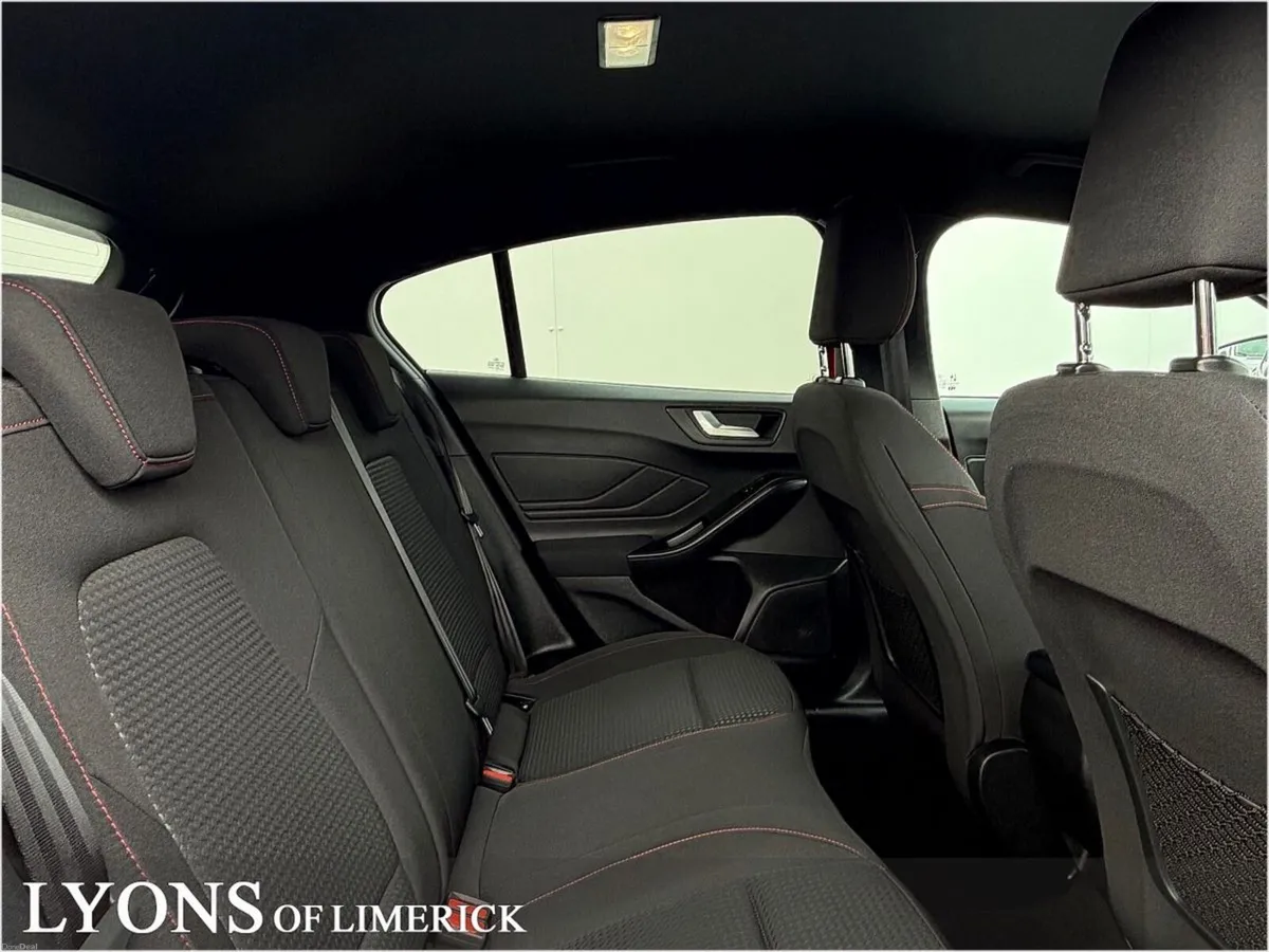 Ford Focus ST-Line X 1.0L EcoBoost 125PS mHEV - Image 5