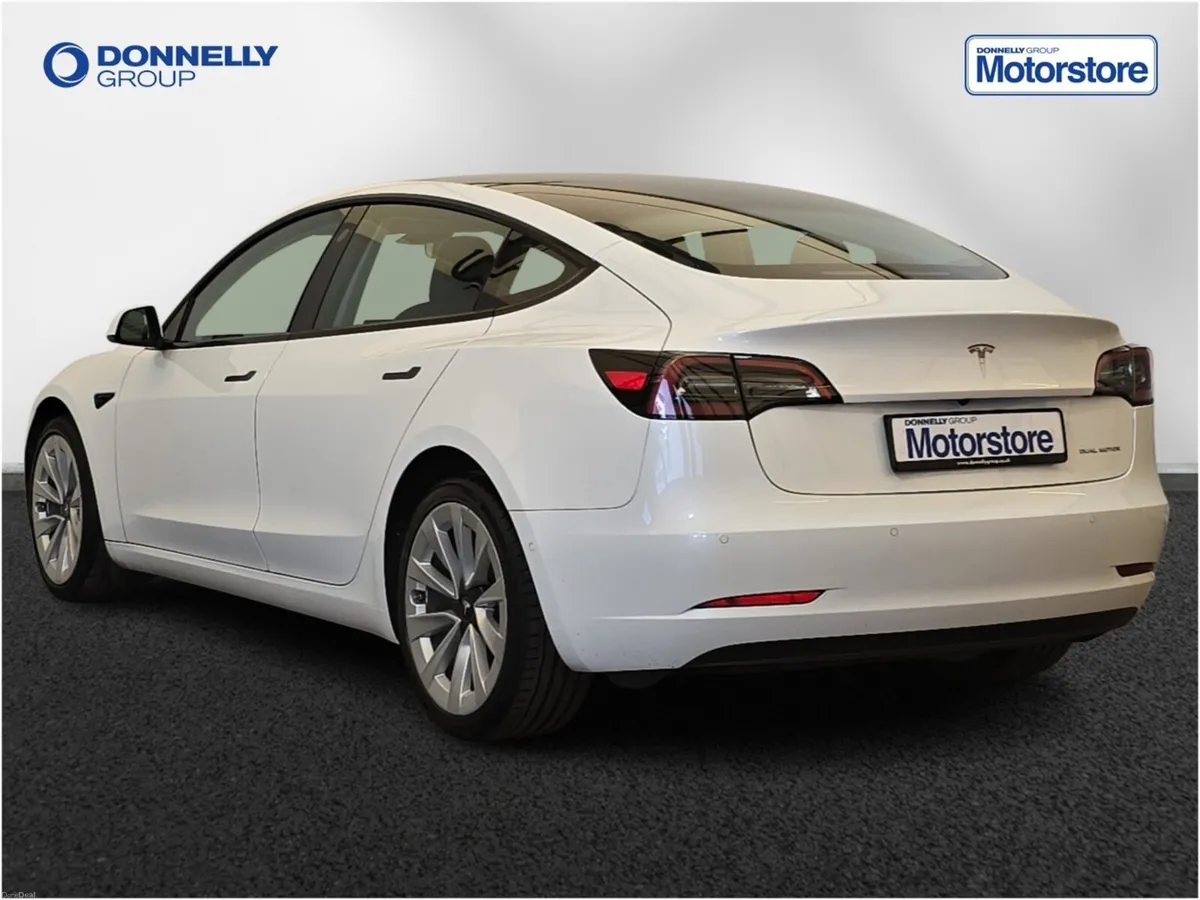 Tesla Model 3 Saloon Long Range - Image 2