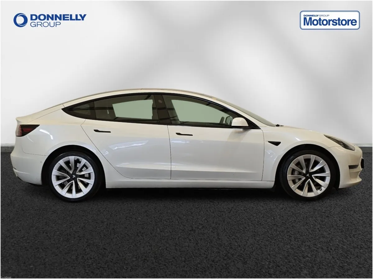 Tesla Model 3 Saloon Long Range - Image 3