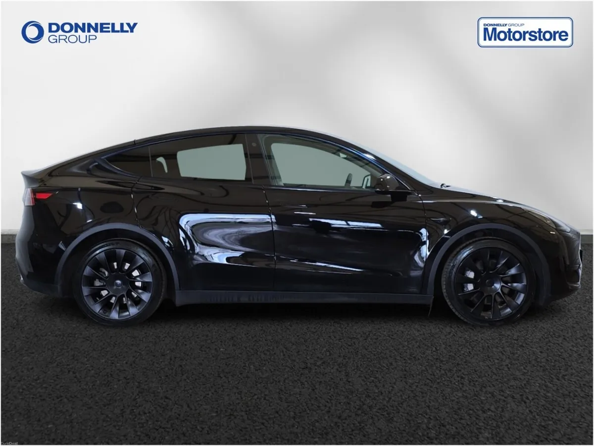 Tesla Model Y Hatchback - Image 3