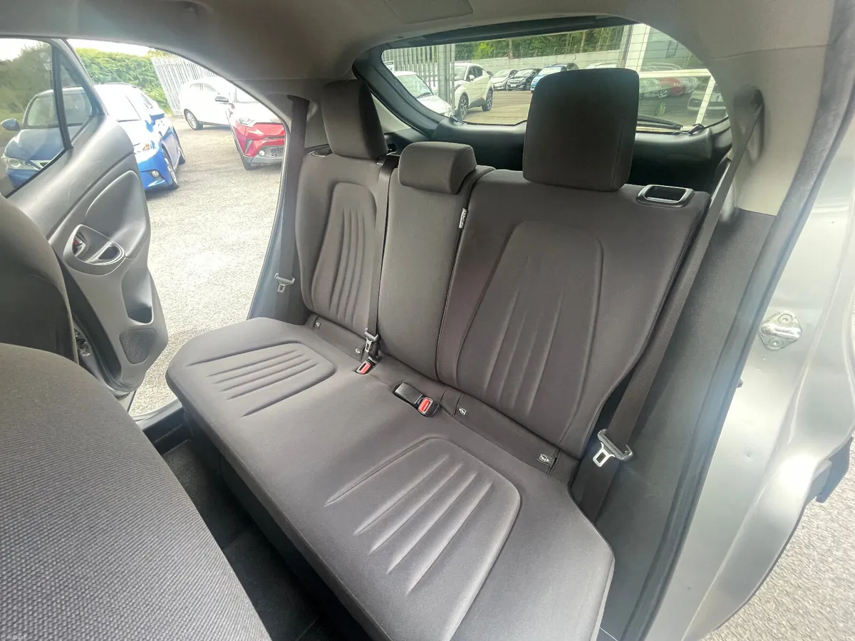 TOYOTA YARIS CROSS - Image 4