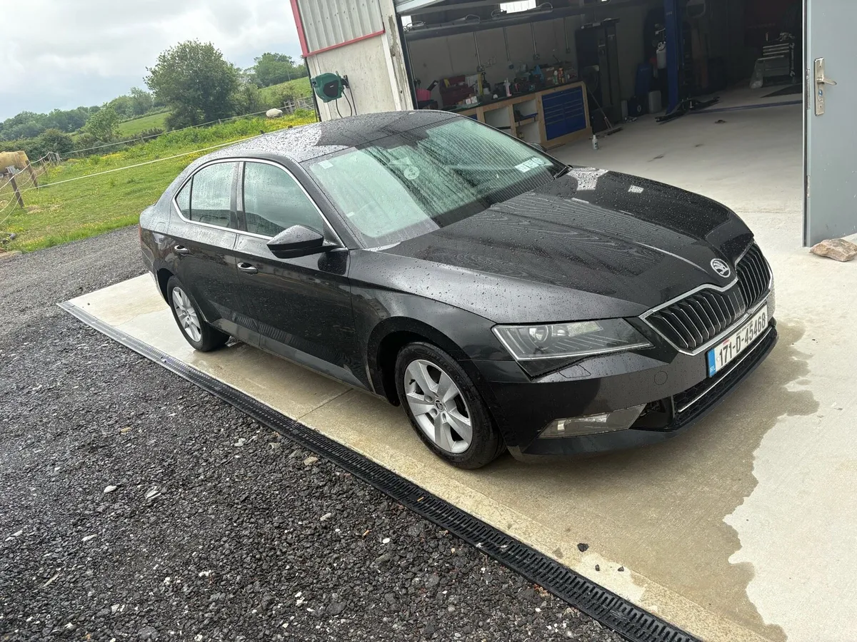 2017 SKODA SUPERB - Image 1
