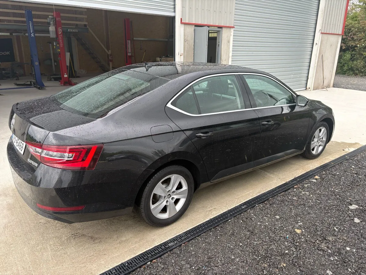 2017 SKODA SUPERB - Image 2