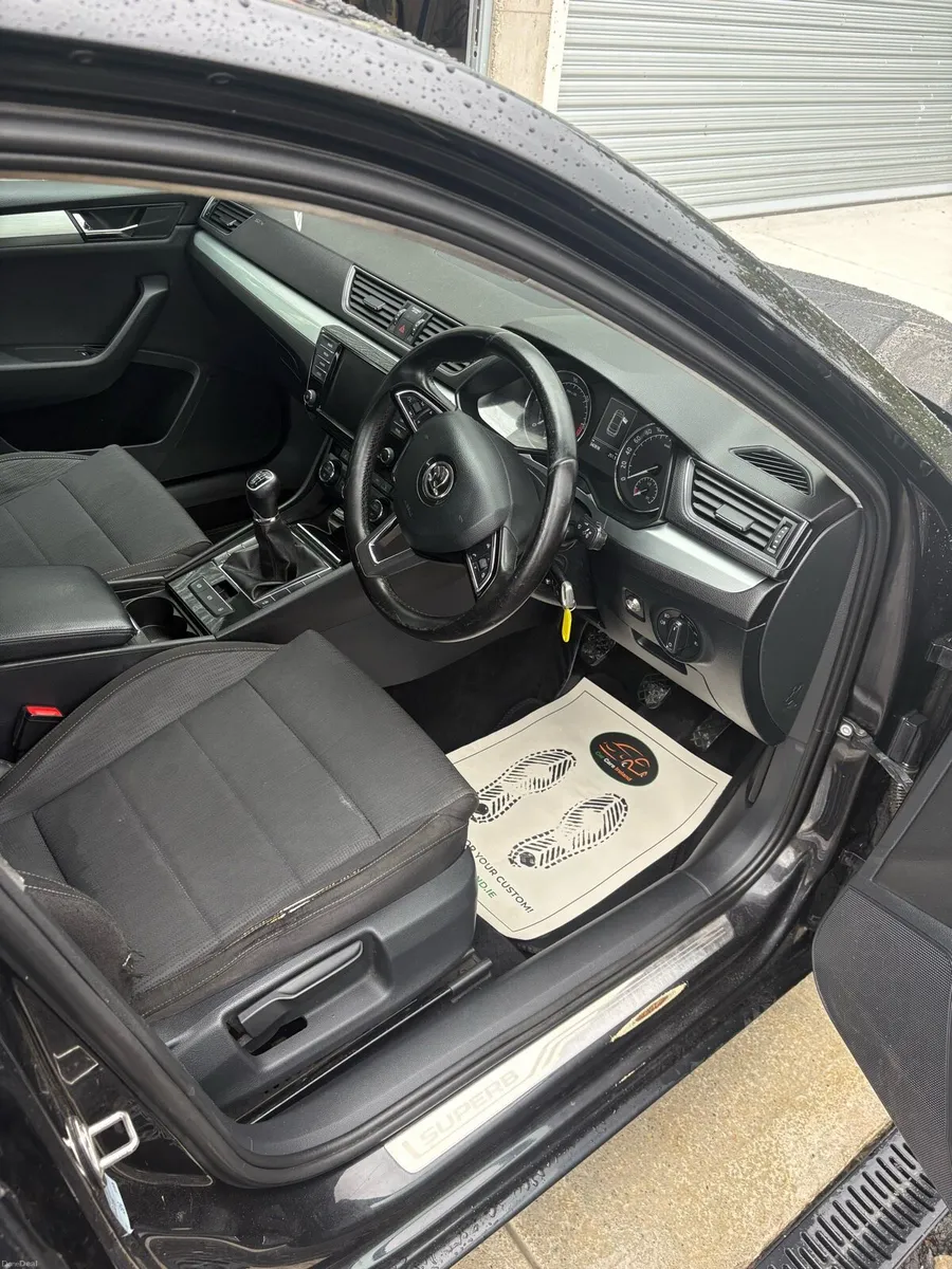 2017 SKODA SUPERB - Image 5