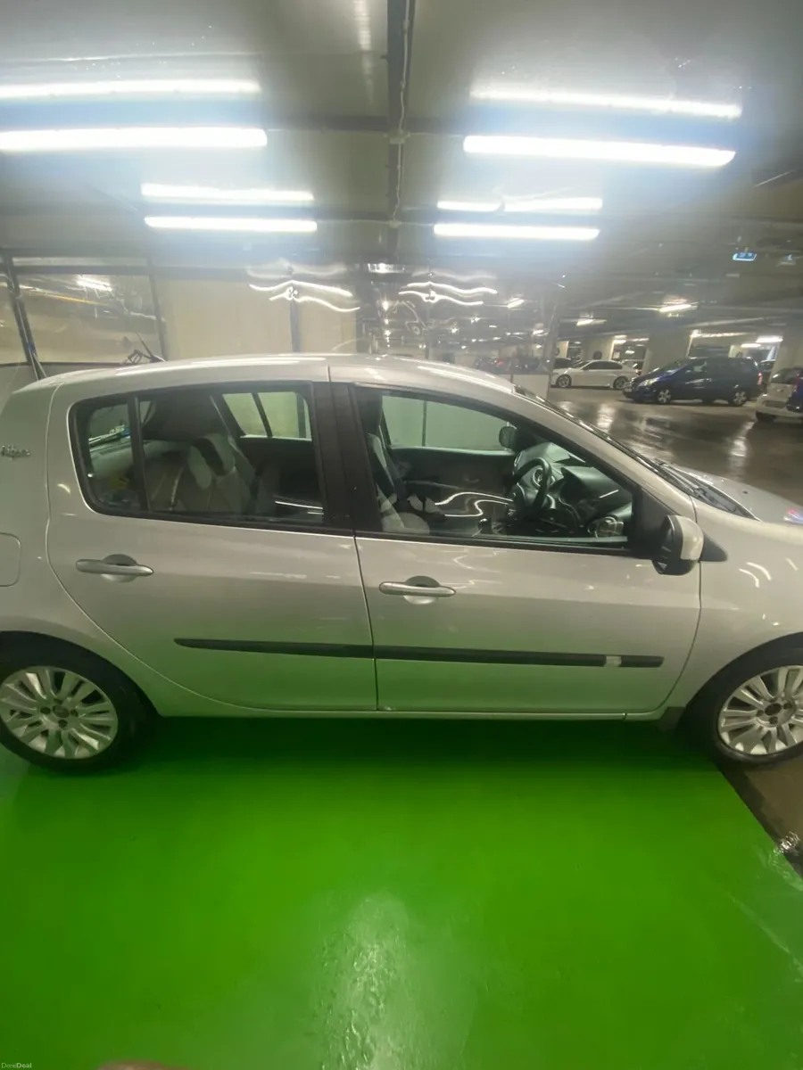 Renault Clio 2010 - Image 2