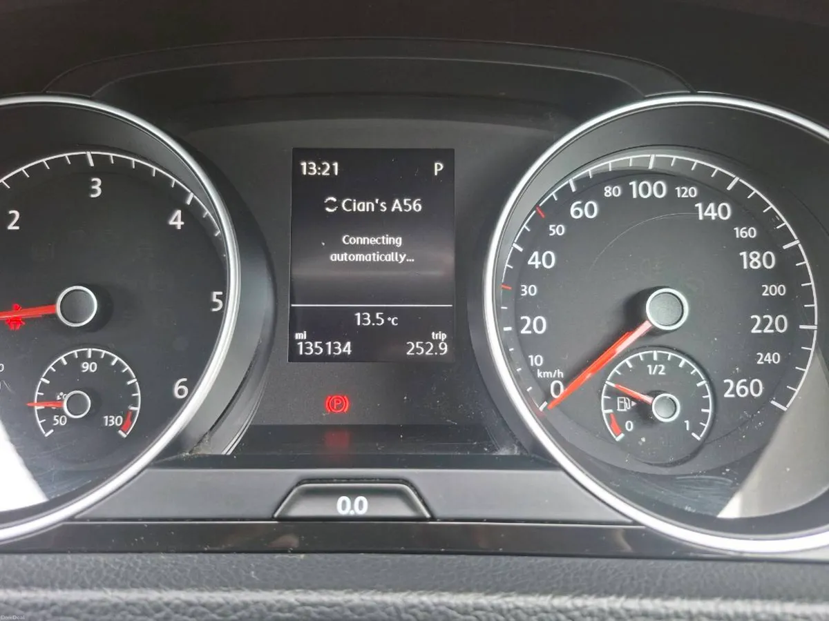 2013 Volkswagen Golf 1.6D TDI Highline - Image 2