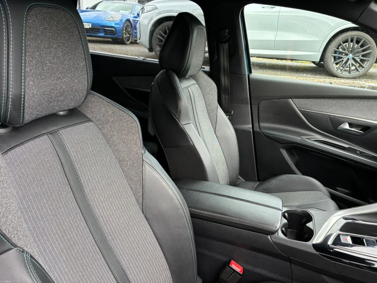 Peugeot 5008 FL ALLURE 1.5 BLUE HDI 130 BHP AUTO - Image 5