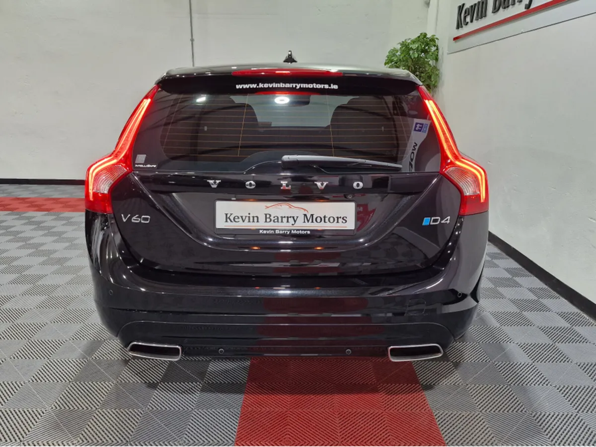 Volvo V60 2.0 D4 DYNAMIC EDITION 190BHP AUTOMATIC - Image 4