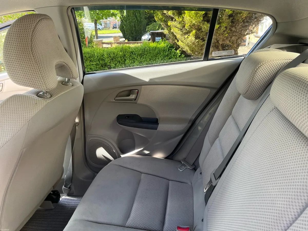 Car - Image 4