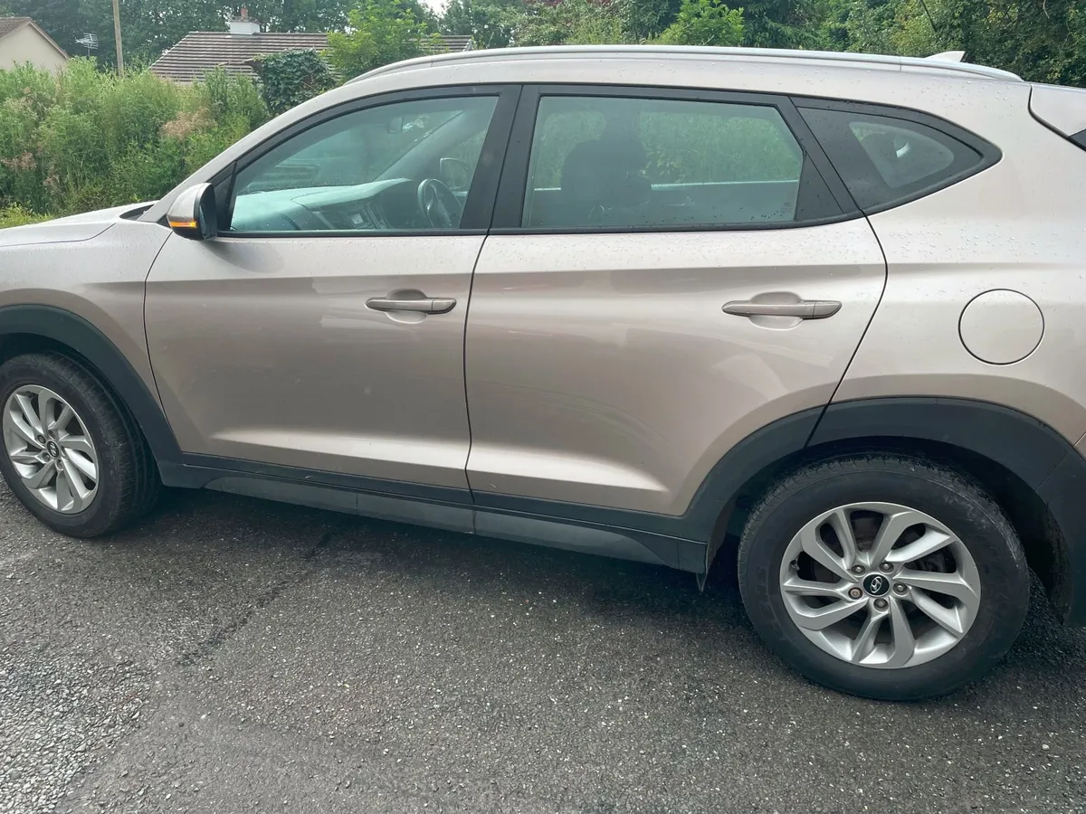 Hyundai Tucson Premium 1.7 Diesel  2017 - Image 6