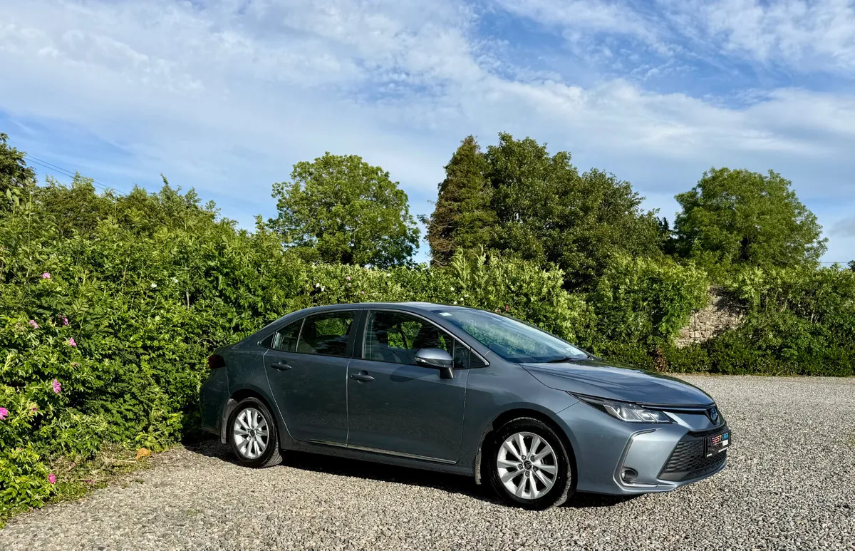 2023 Toyota Corolla Saloon 1.8 Hybrid Luna Auto - Image 3