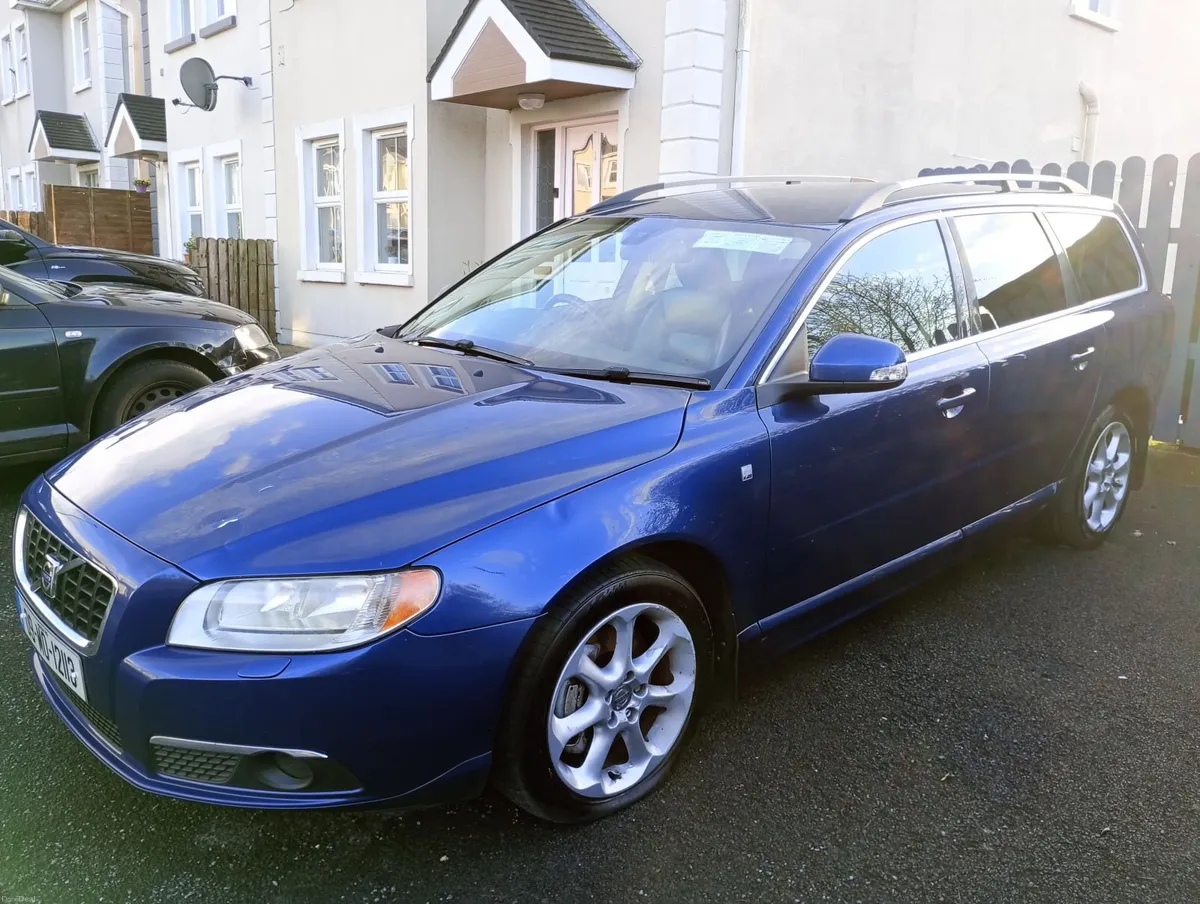 Volvo V70 2009 - Image 2