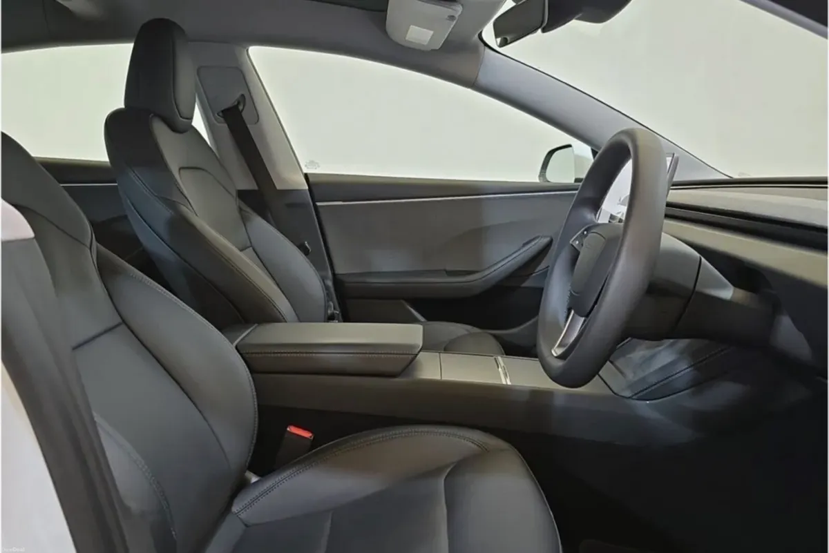 2025 (251) Tesla Model 3 - Pearl white - Highland - Image 4