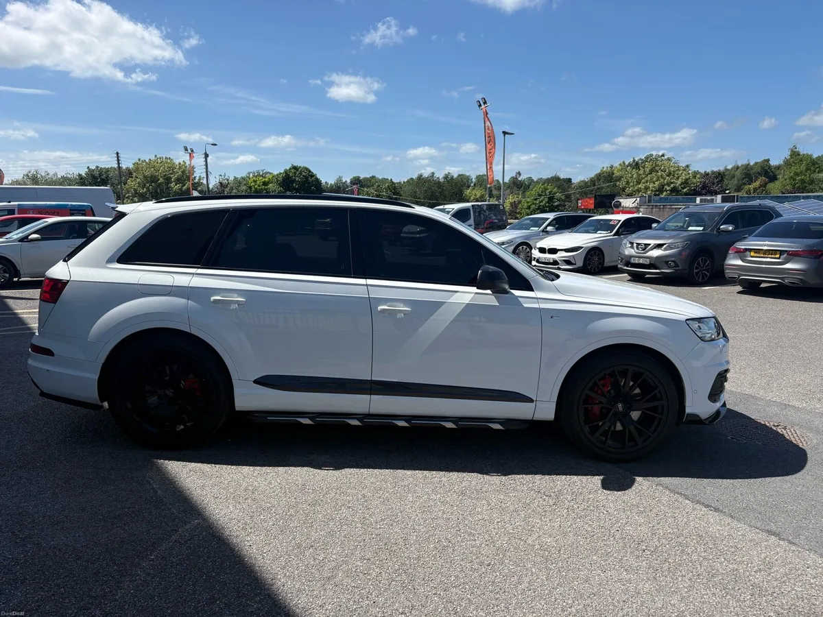 Audi Q7 S-line *High Spec* - Image 4
