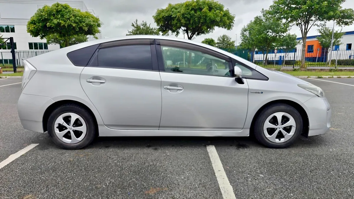 2013 Toyota Prius 1.8 Hybrid - Priced to Sell - Image 4