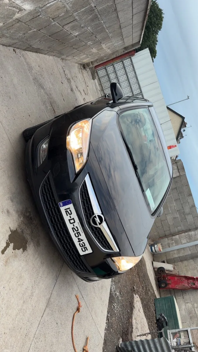 Opel Astra 2012 - Image 1
