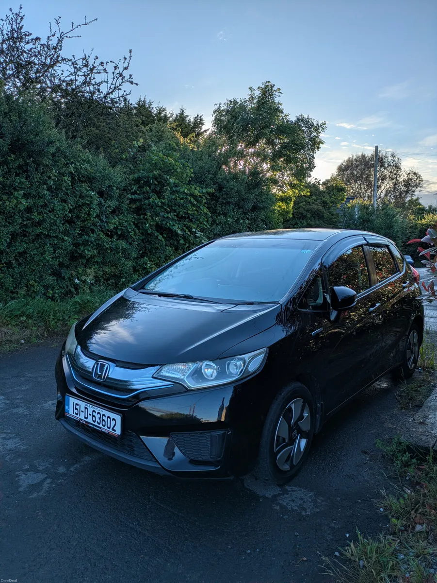 2015 Honda Fit Hybrid Automatic - Image 3
