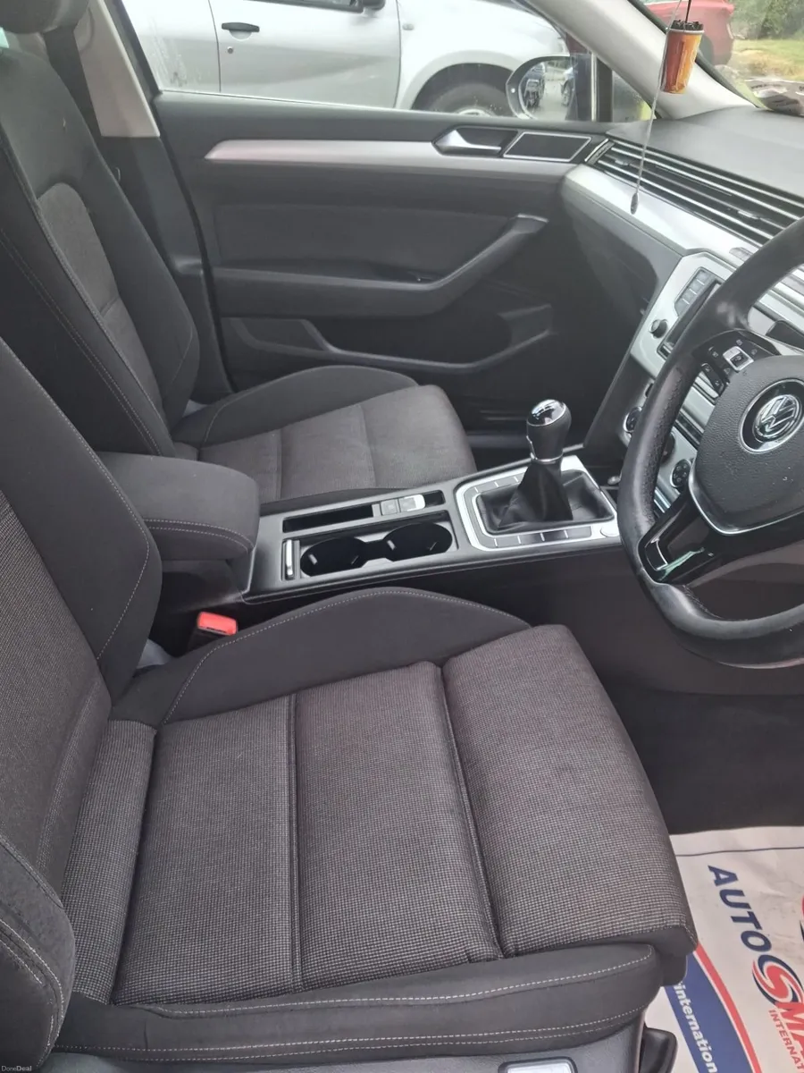 Volkswagen Passat 2016 - Image 3