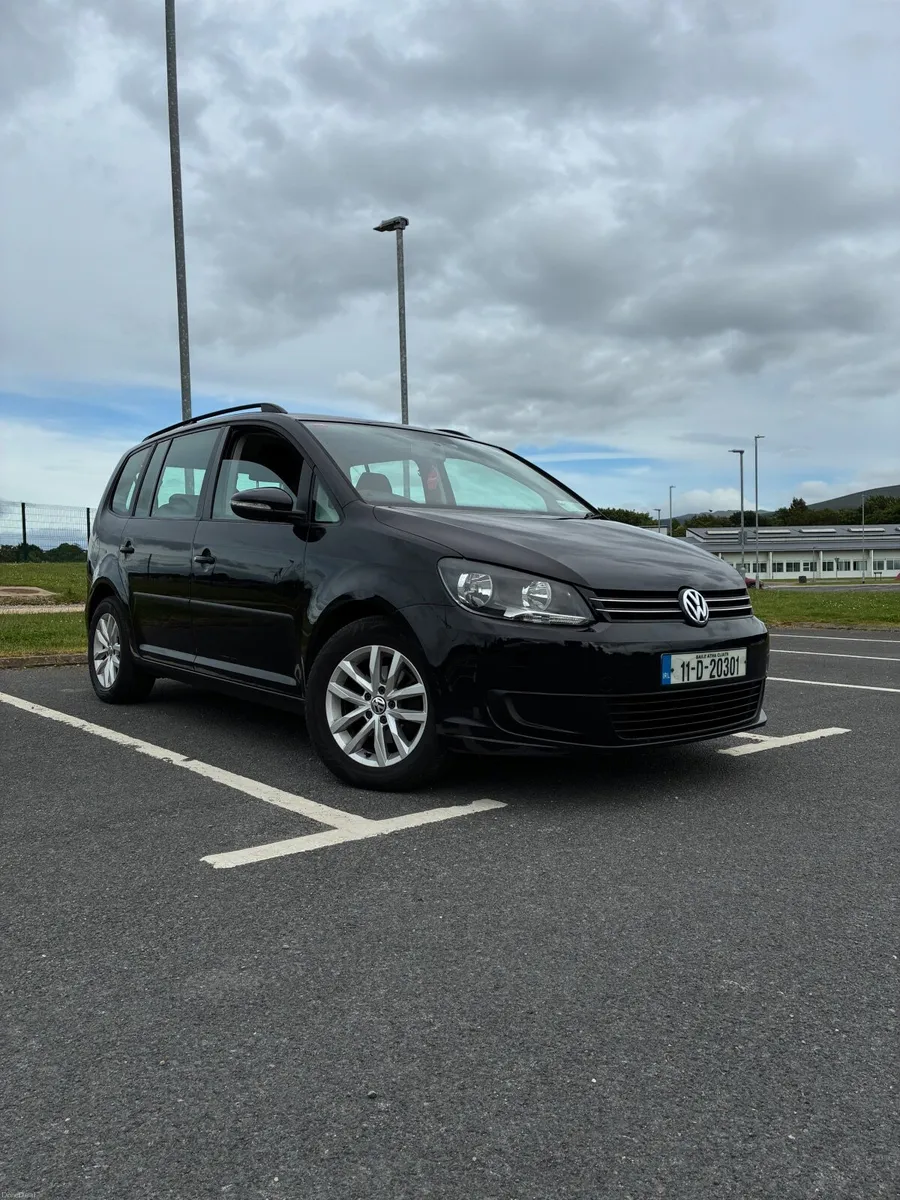 Volkswagen Touran 2011 - Image 1