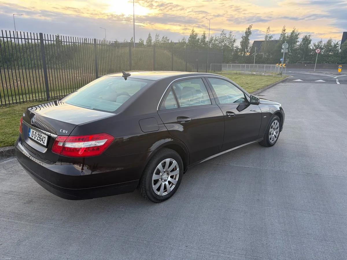 2010 Mercedes E200 - Image 3