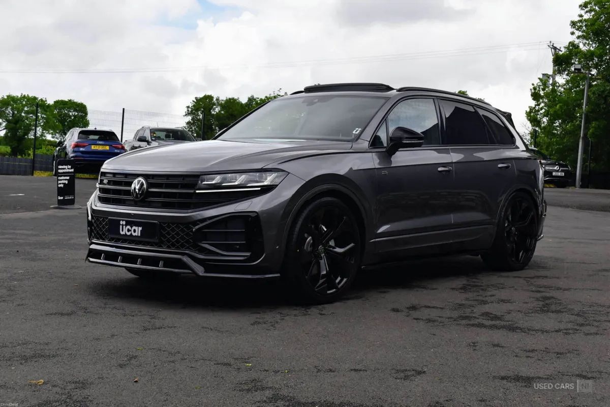Volkswagen Touareg 3.0 Touareg V6 Black Edition TD - Image 3