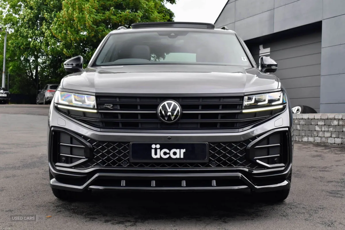 Volkswagen Touareg 3.0 Touareg V6 Black Edition TD - Image 2