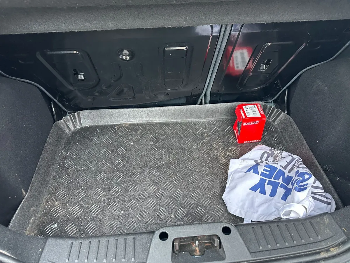 Ford Fiesta 2010 - Image 6