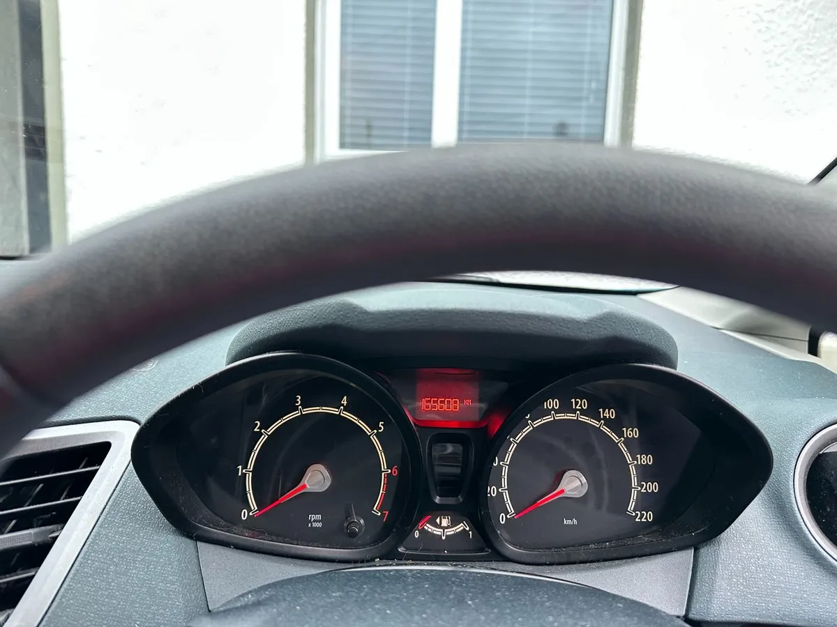 Ford Fiesta 2010 - Image 5