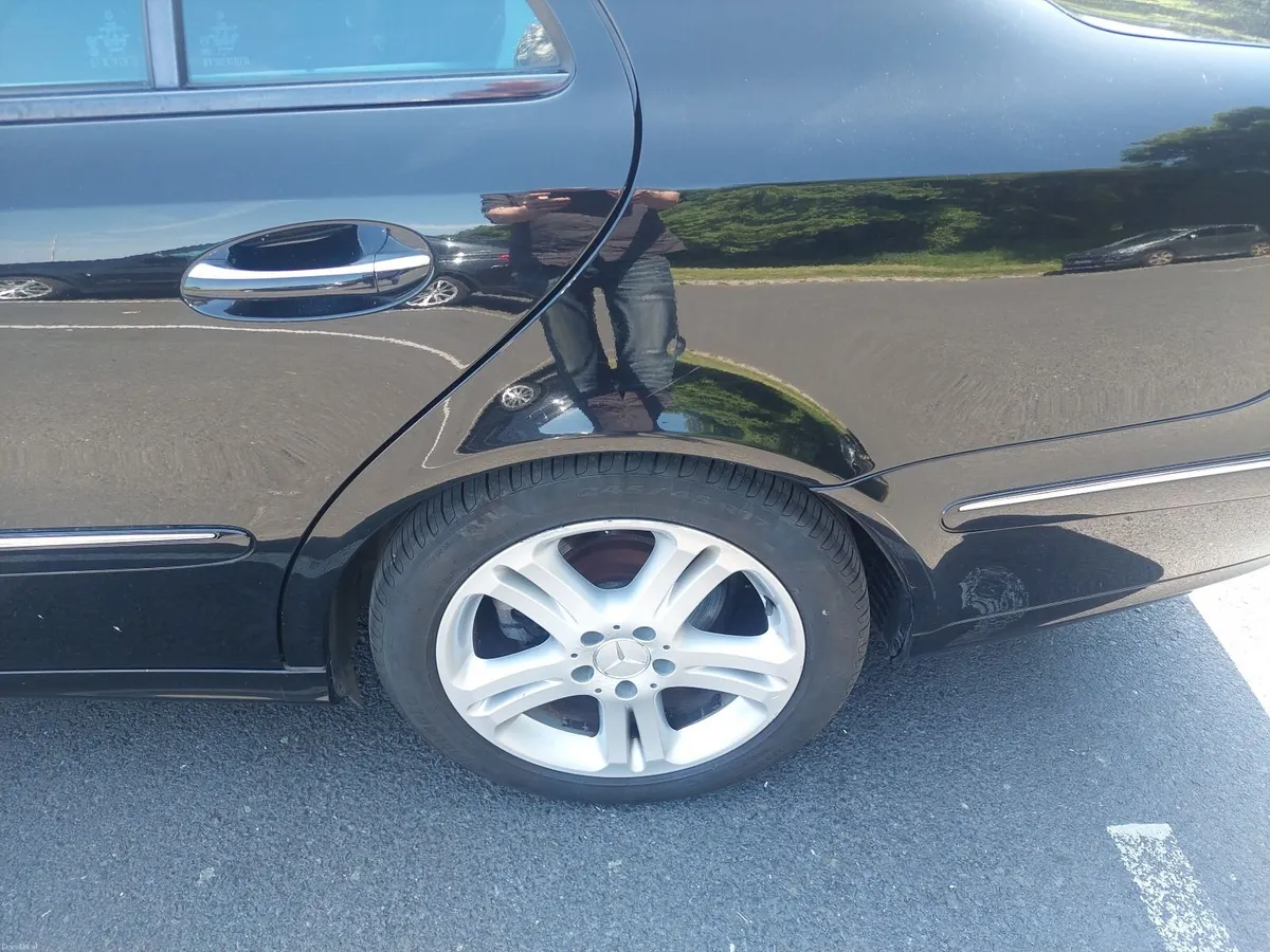 Mercedes-Benz E-Class 2008 - Image 3