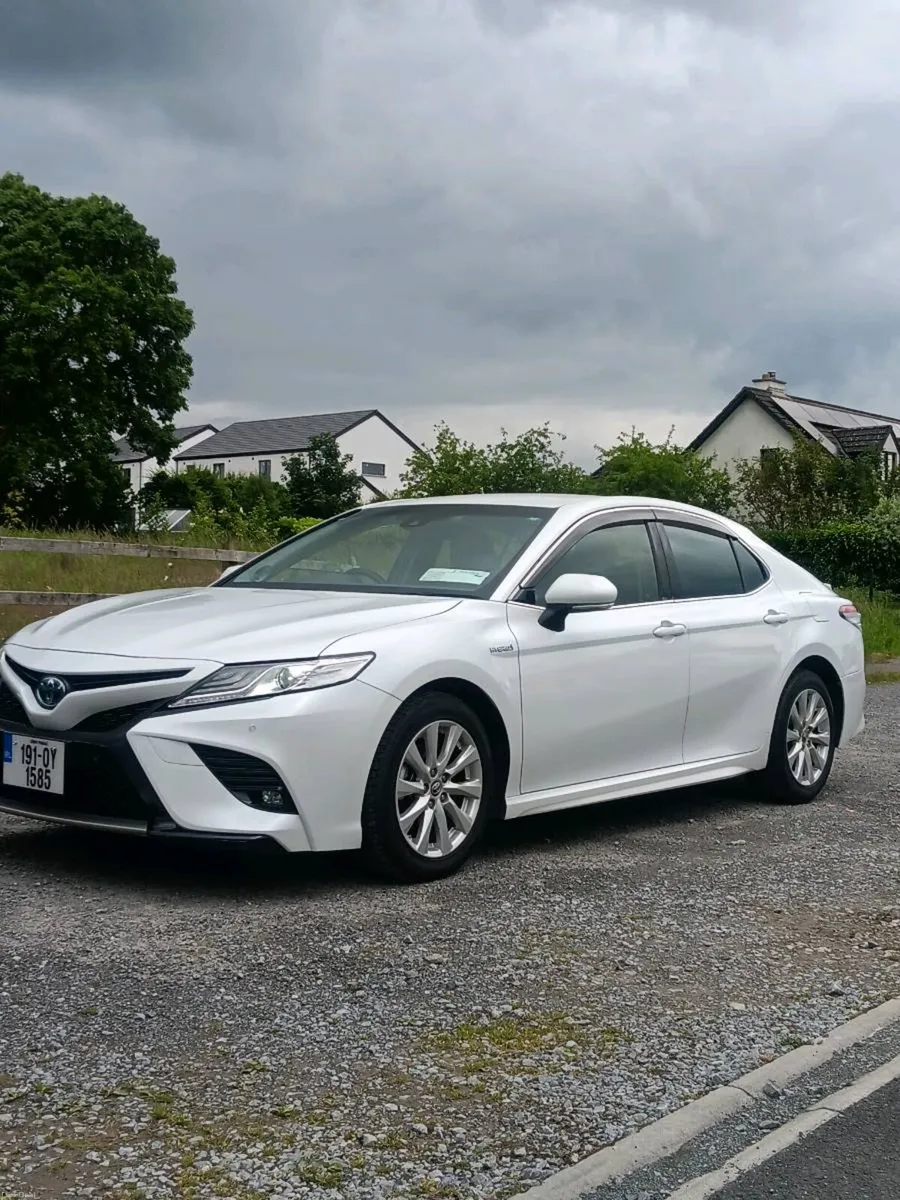 Toyota Camry 2019 - Image 2