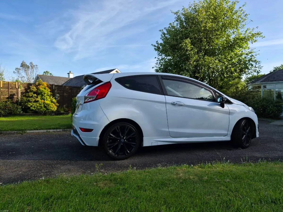 Car - Image 4