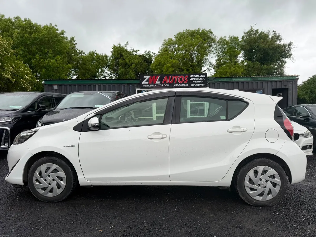 182 Toyota Aqua Hybrid - Image 4