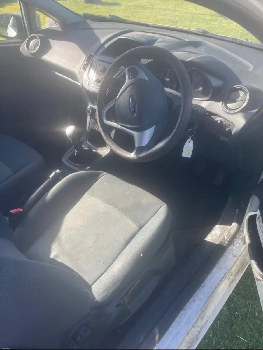 Ford fiesta van 2012 - Image 2
