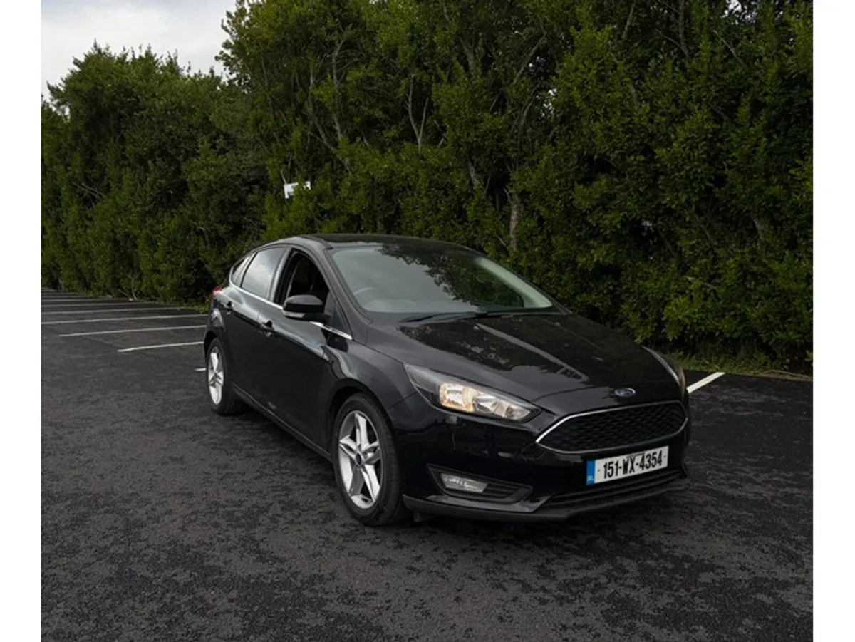 Ford Focus ZETEC 120PS 5DR - Image 1