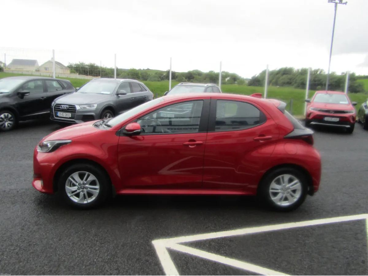 Toyota Yaris HYBRID 115 LUNA - Image 6
