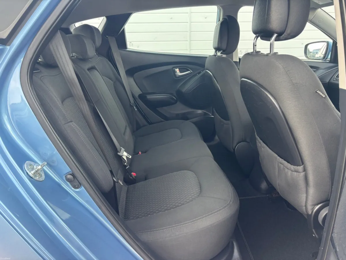 Hyundai ix35 1.7 CRDI STYLE 2WD 5DR - Image 4
