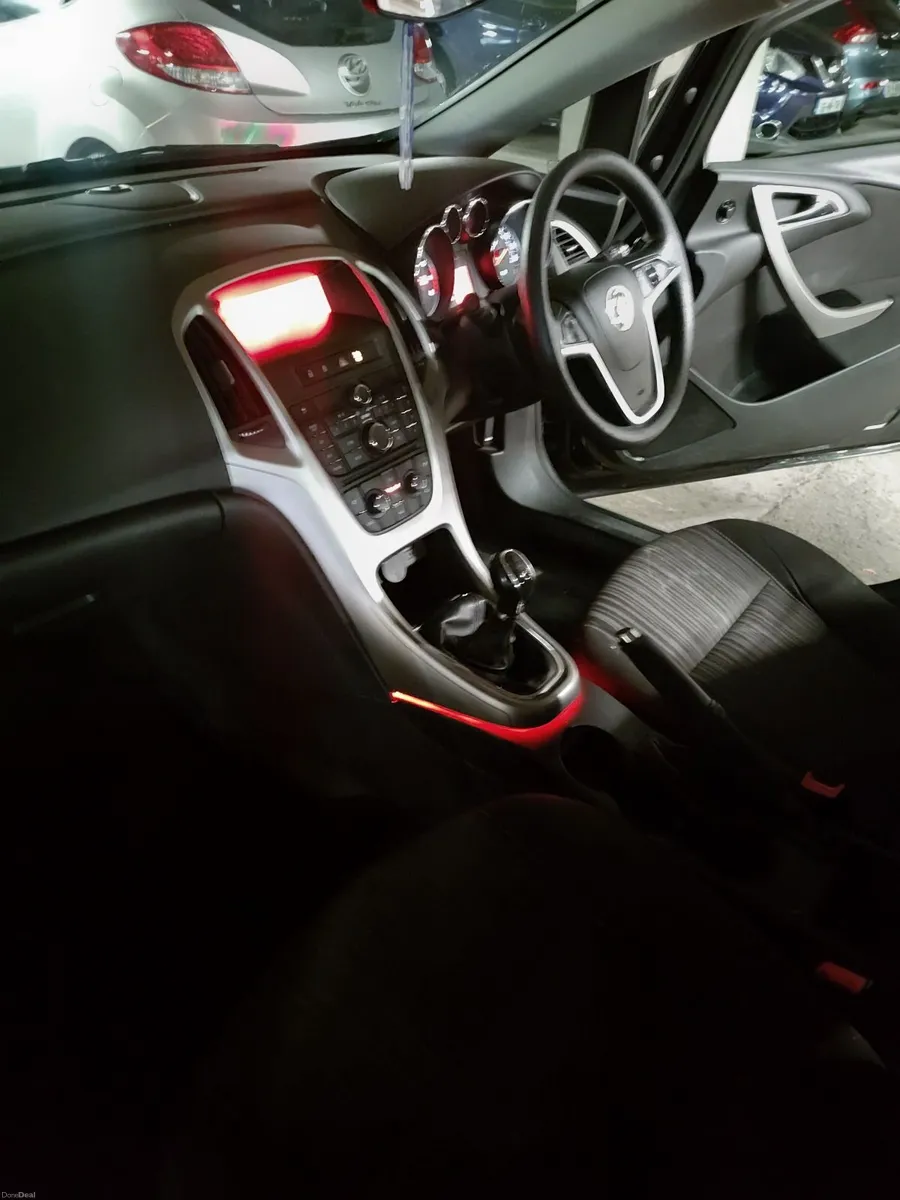 Vauxhall Astra 2010 - Image 2