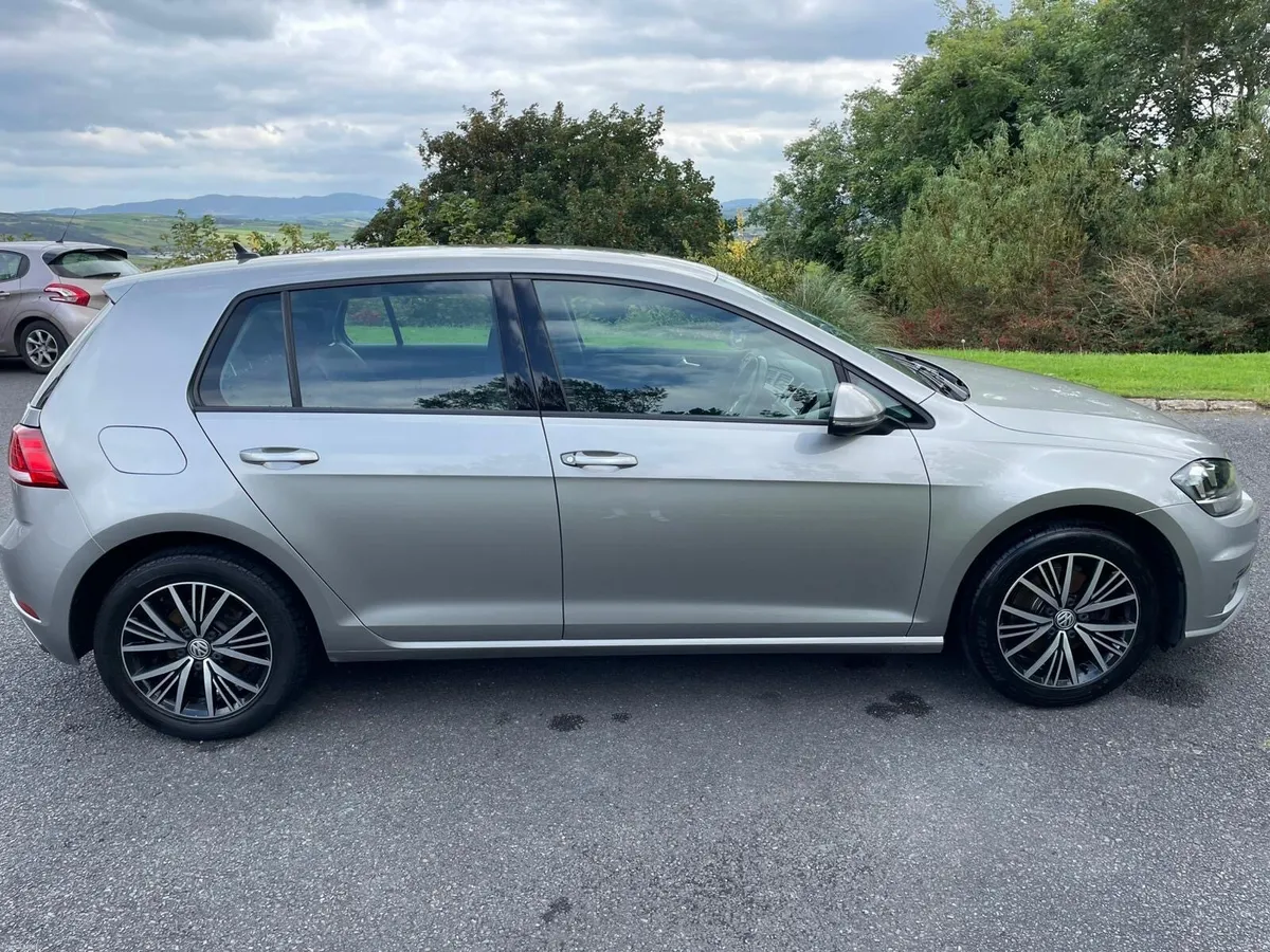2017 Volkswagen Golf - Image 4