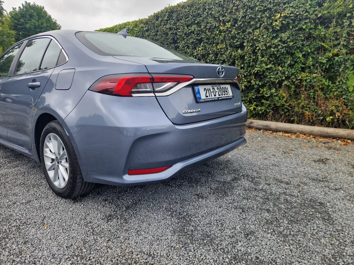 Toyota Corolla Luna HYBRID SALOON  2021 - Image 3