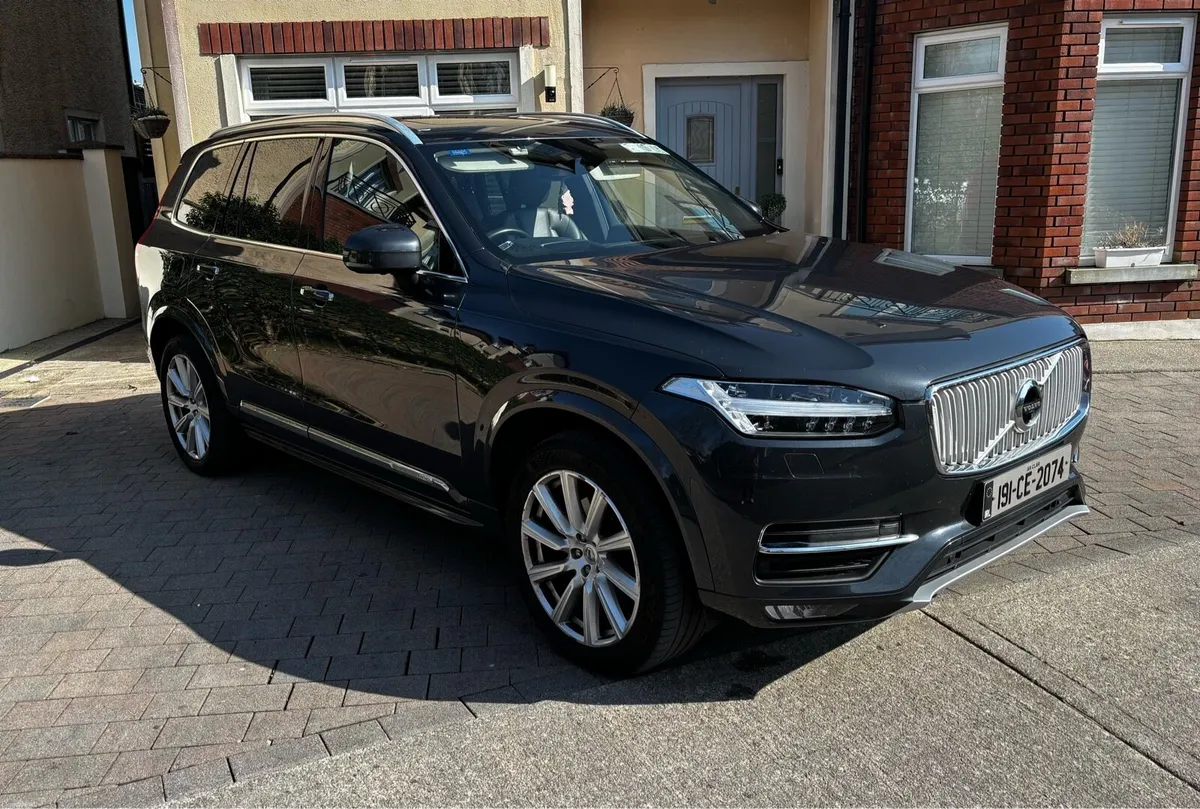 Volvo XC90 D5 INSCRIPTION AWD AUTO - Image 1